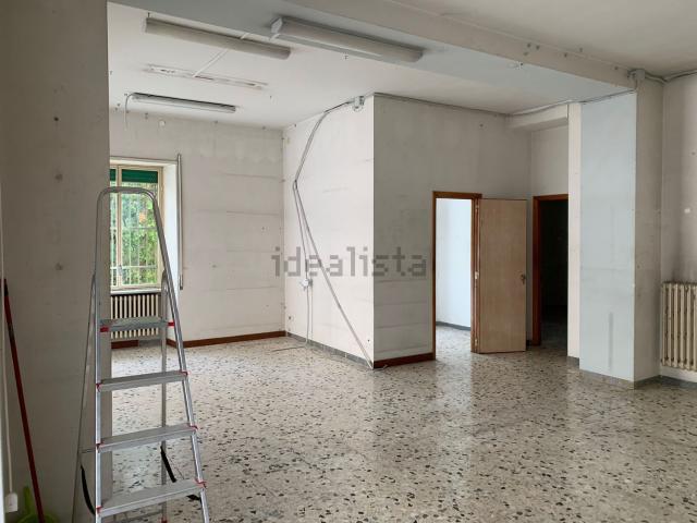 Locale Commerciale in vendita a San Lazzaro, Isernia