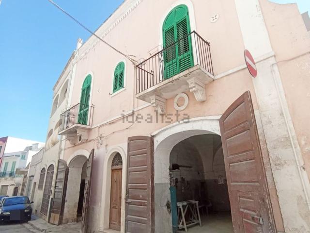 Locale Commerciale in vendita a Puglia, Brindisi
