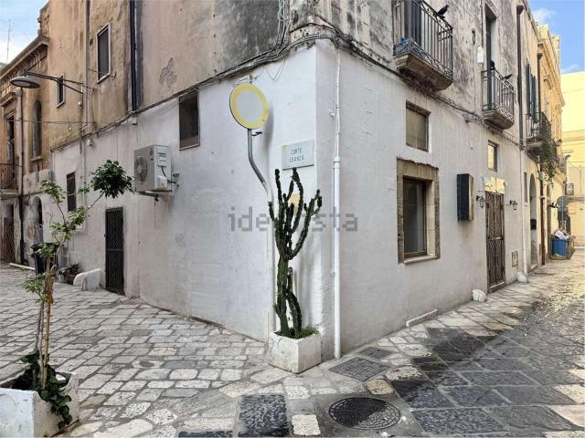 Locale Commerciale in vendita a Centro, Puglia