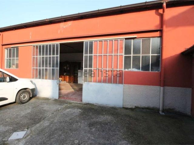 Locale Commerciale in vendita a Madone, Bergamo