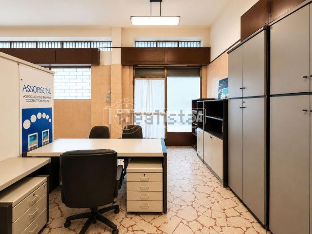 Locale Commerciale in vendita a Castelletto, Abbiategrasso