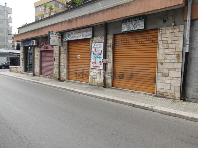 Locale Commerciale in vendita a Santa Chiara, Puglia