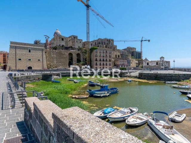 Locale Commerciale in vendita a Rione Ortodonico, Pozzuoli