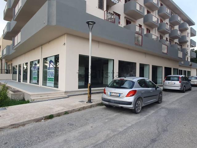 Locale Commerciale in vendita a Modica