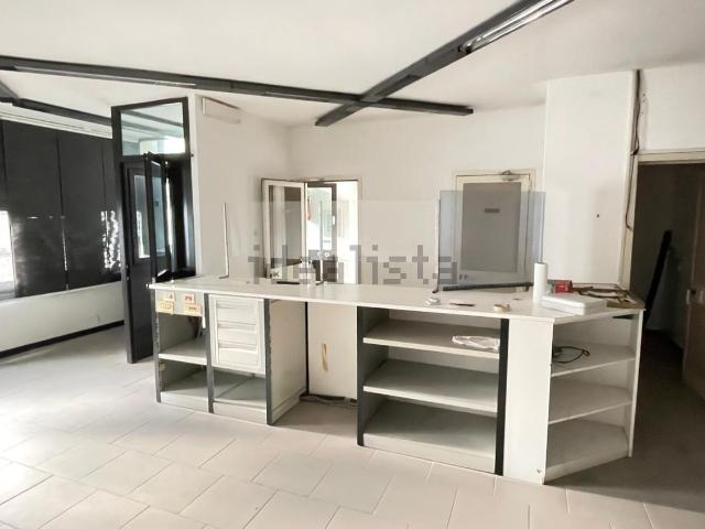 Locale Commerciale in vendita a Chiani, Arezzo