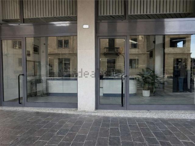 Locale Commerciale in vendita a Piemonte, Novara