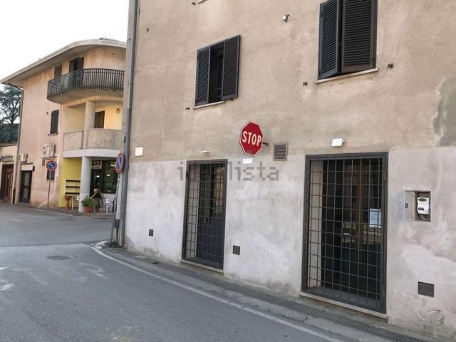 Locale Commerciale in vendita a Deruta, Umbria