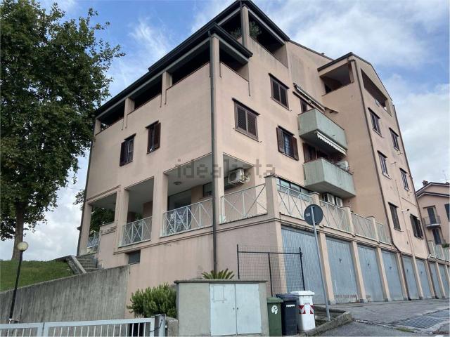 Locale Commerciale in vendita a Vaprio D'adda, Lombardia