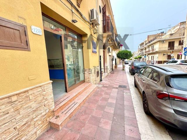 Locale Commerciale in vendita a Terrasini, Sicilia