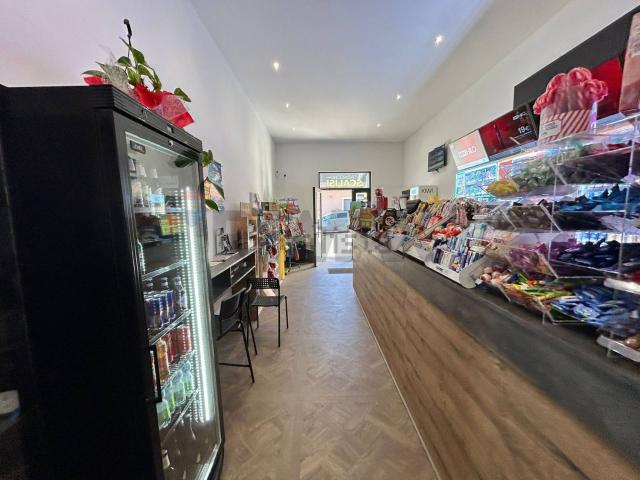Locale Commerciale in vendita a Piedimonte Etneo, Sicilia