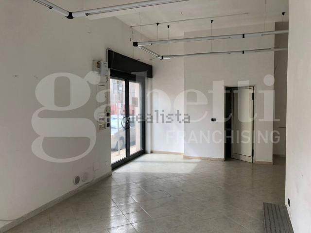 Locale Commerciale in vendita a Puglia, Lecce