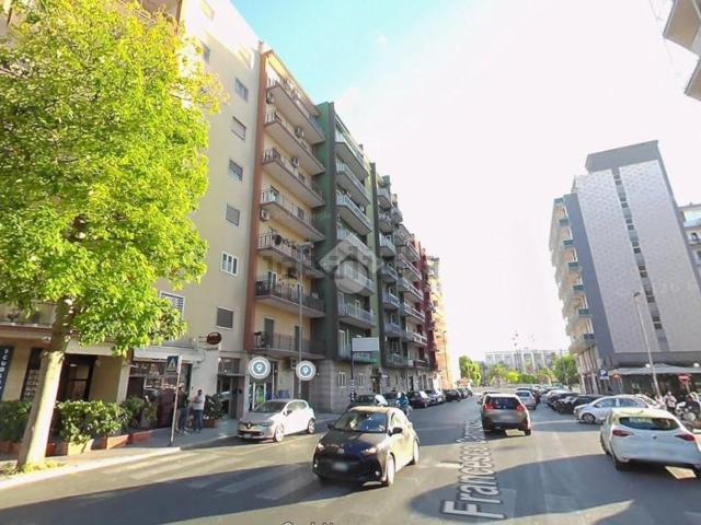 Locale Commerciale in vendita a Puglia, Bari