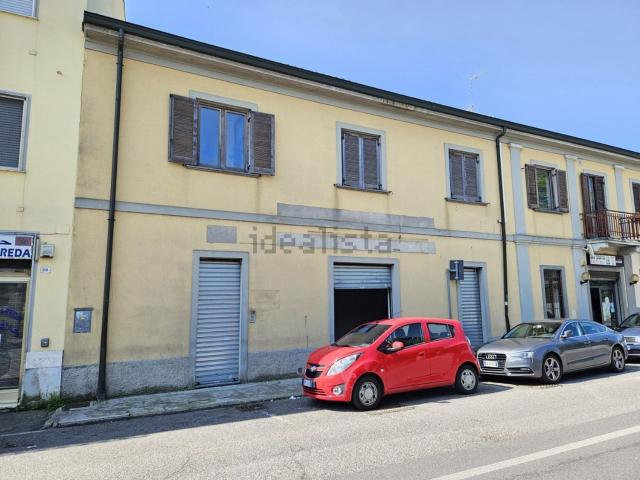 Locale Commerciale in vendita a Treviglio, Bergamo