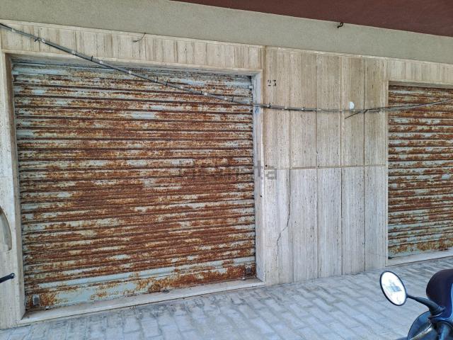 Locale Commerciale in vendita a Augusta, Siracusa