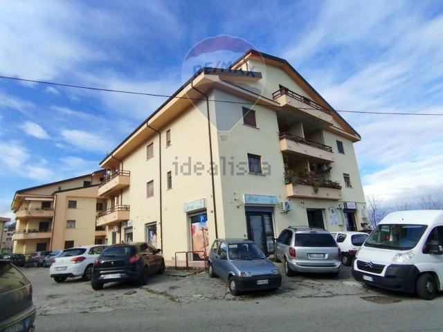 Locale Commerciale in vendita a Calabria, Cosenza