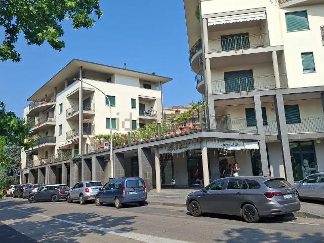 Locale Commerciale in vendita a Chieri, Torino