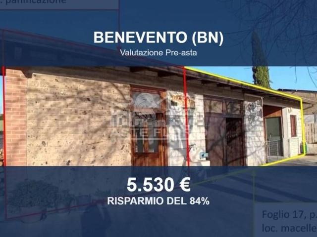 Locale Commerciale in vendita a Benevento, Campania