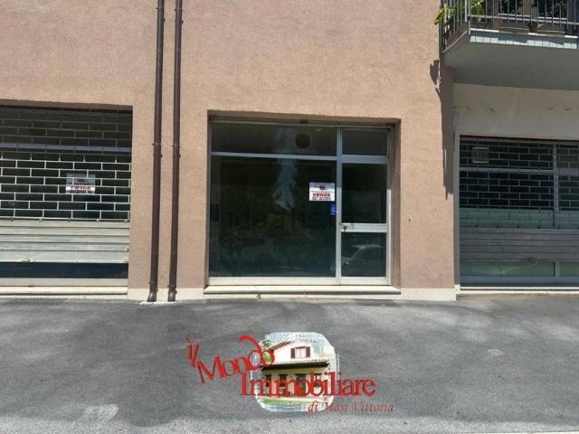 Locale Commerciale in vendita a Marche, Ancona