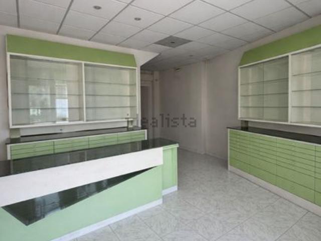 Locale Commerciale in vendita a Puglia, Lecce