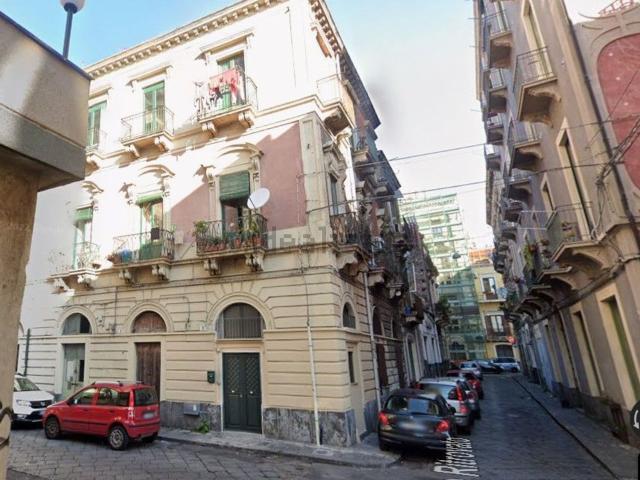 Locale Commerciale in vendita a Centro storico, Catania