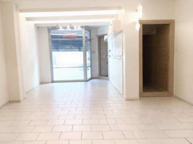 Locale Commerciale in vendita a Puglia, Bari