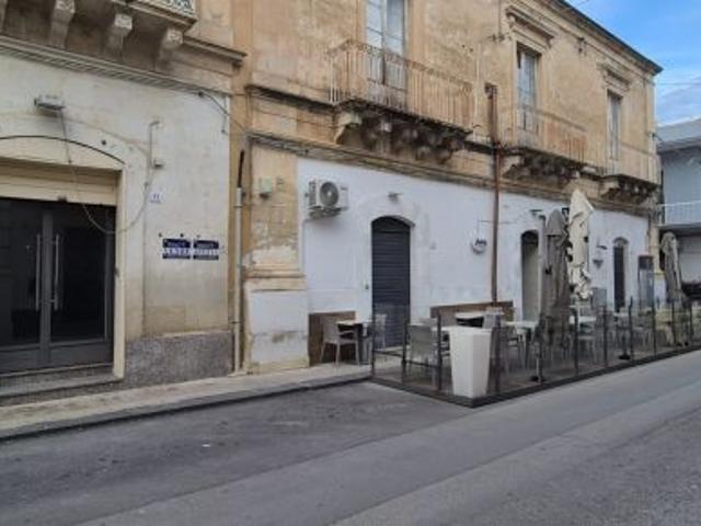Locale Commerciale in vendita a Avola, Sicilia