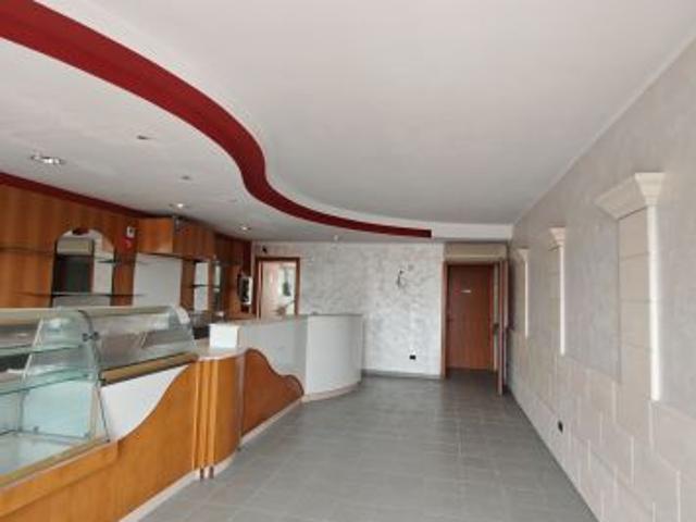 Locale Commerciale in affitto a Puglia, Lecce