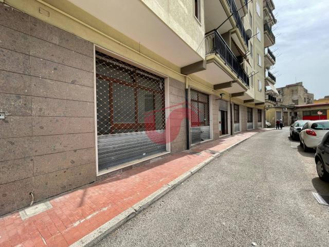 Locale Commerciale in vendita a Benevento, Campania