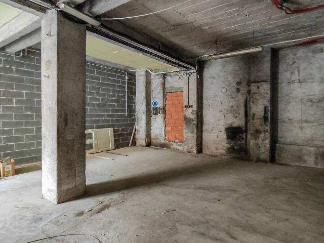 Locale Commerciale in vendita a Cairo Montenotte, Liguria