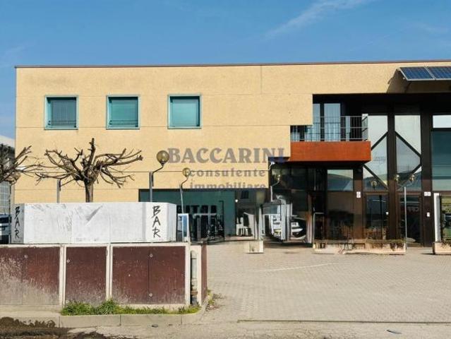 Locale Commerciale in affitto a Unione della Romagna Faentina, Faenza