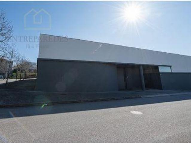 Ponto Comercial alugar em Maia, Alvura