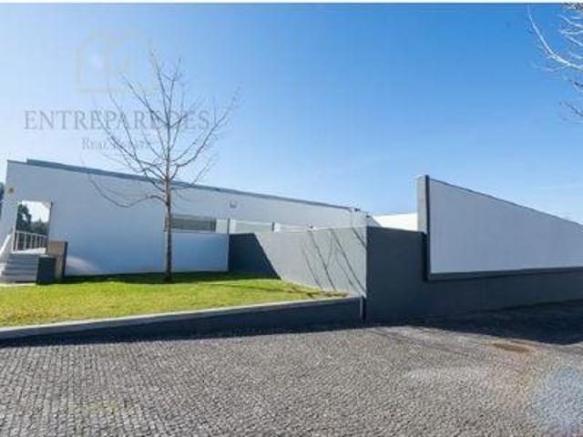 Ponto Comercial alugar em Maia, Alvura