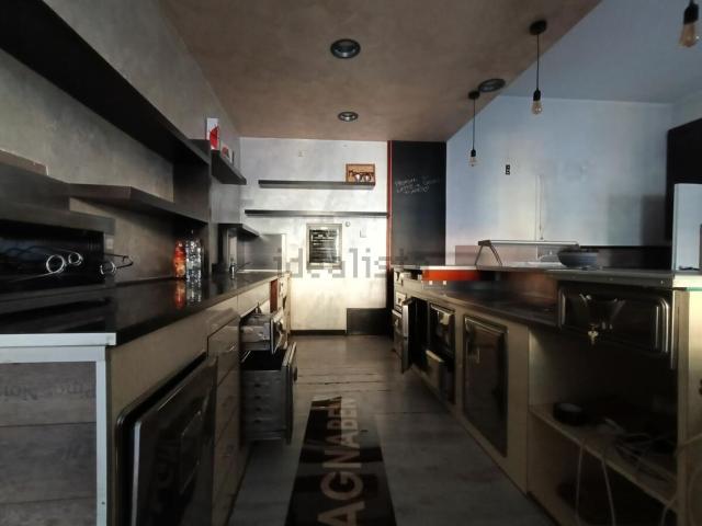 Locale Commerciale in affitto a Legnago, Veneto