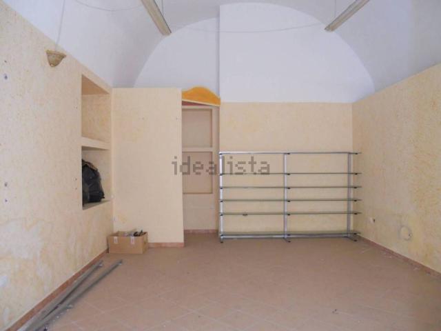 Locale Commerciale in affitto a Calabria, Vibo Valentia
