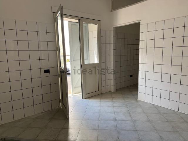 Locale Commerciale in affitto a Nocera Superiore, Campania