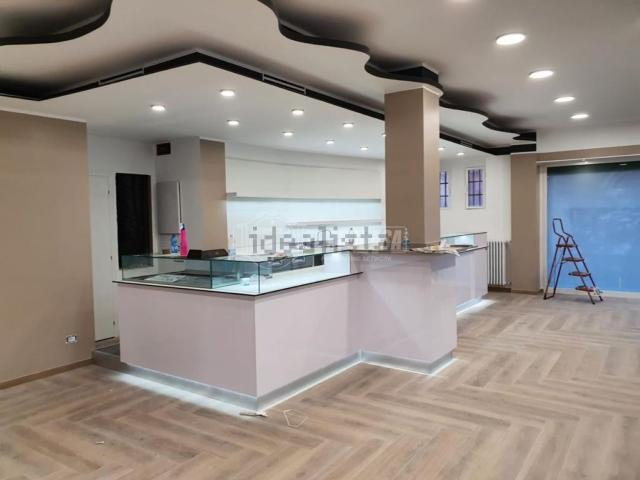 Locale Commerciale in vendita a Zona Omogenea Milano Nord, Paderno Dugnano