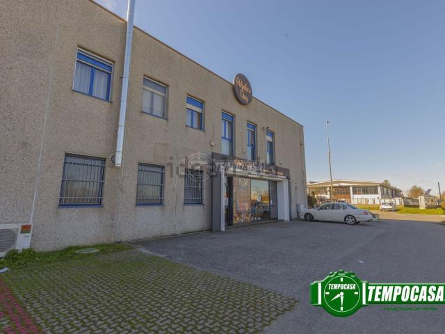 Locale Commerciale in vendita a Unione dei Comuni I Fontanili, Rosate