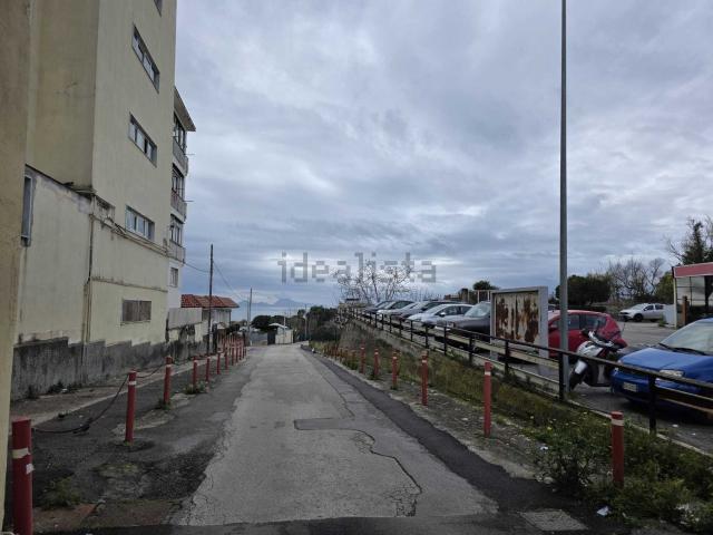 Locale Commerciale in vendita a Sant'Antonio, Torre Del Greco