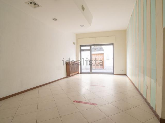 Locale Commerciale in vendita a Inzago, Lombardia