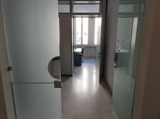Ufficio in affitto a Serra Riccò, Liguria