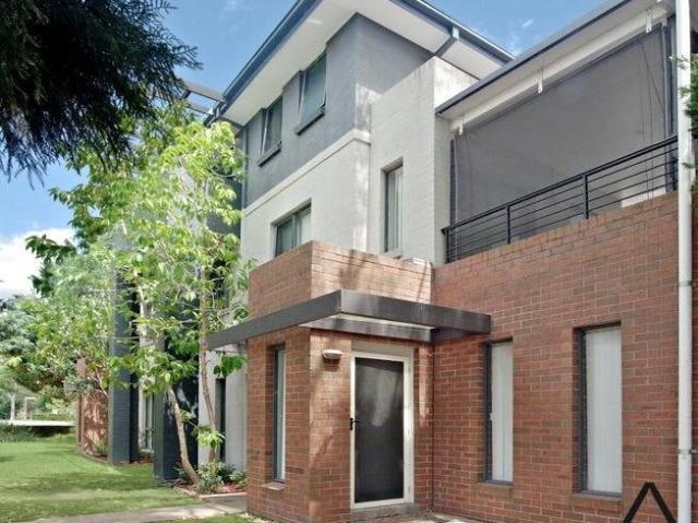 Townhouse for rent in Sydney, New South Wales