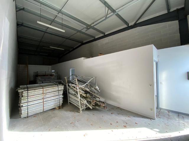 Local Commercial location à Bordeaux, Le Haillan