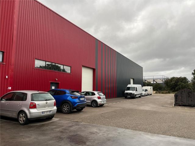 Local Commercial location à Arrondissement de Toulon, Signes