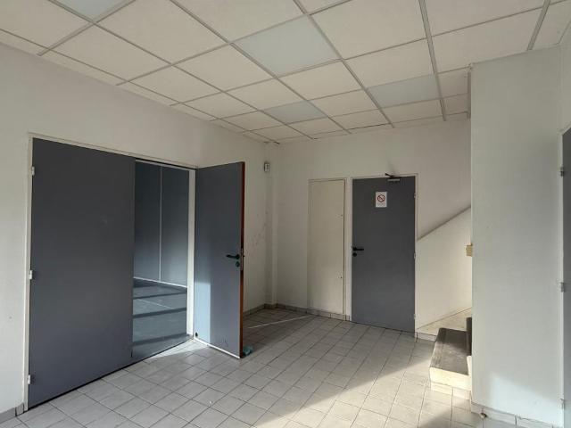 Local Commercial location à Versailles, Trappes