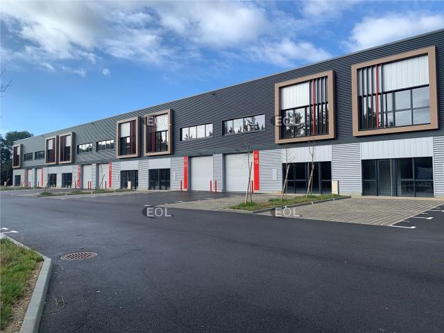 Local Commercial location à Nîmes, Villeneuve-lès-avignon