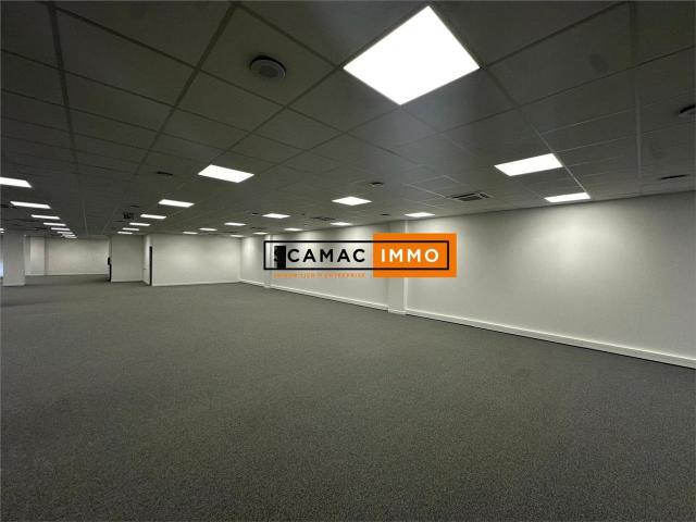 Local Commercial location à Pontoise, Eragny