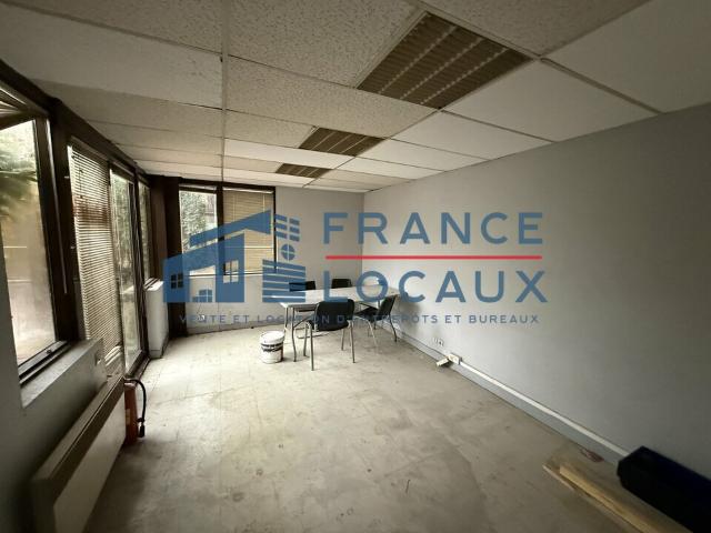 Local Commercial location à Sarcelles, Le Thillay