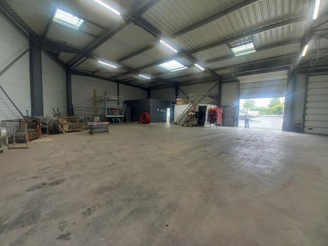 Local Commercial location à Caen, Mouen