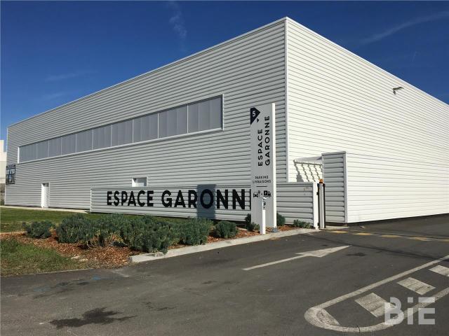 Local Commercial location à Bordeaux, Floirac
