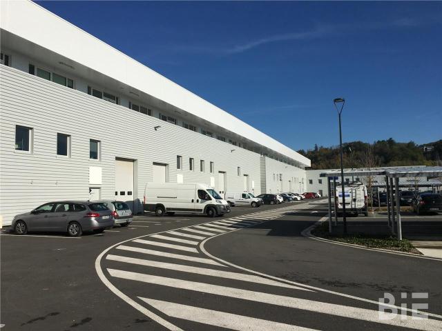 Local Commercial location à Bordeaux, Floirac